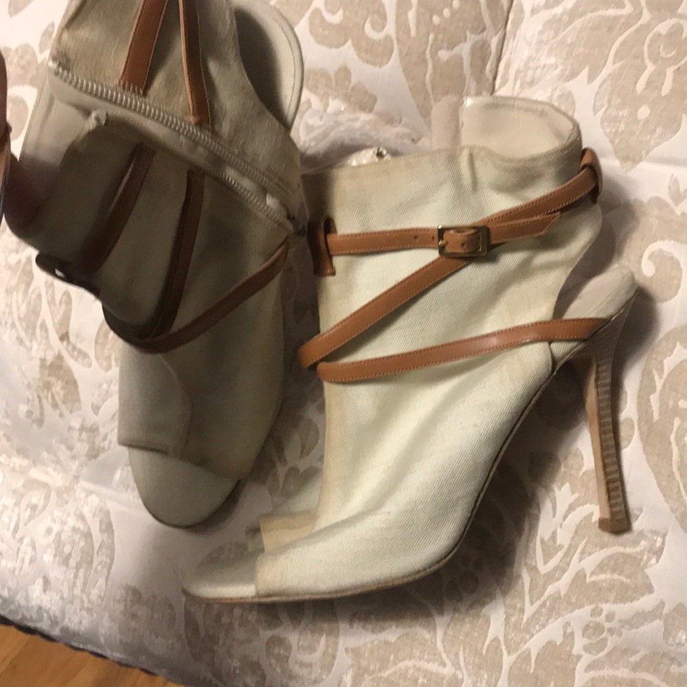 NWT Manolo Blahnik peep toe ankle bootie